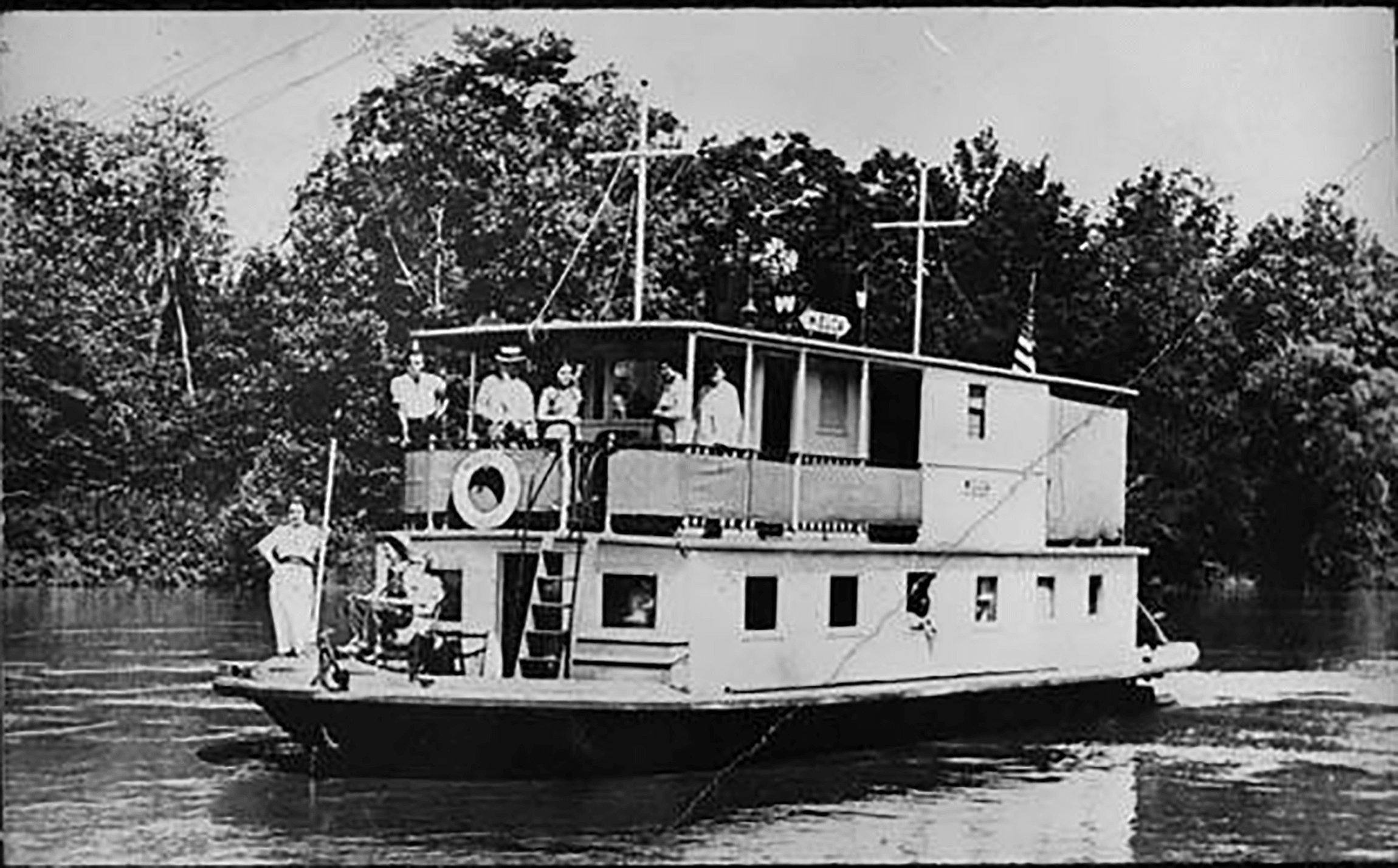 Laurens County 1936 Group of people enjoy a ride down the Oconee River aboard Doctor Ovid Cheeks hou